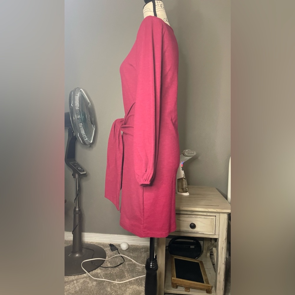 NWT Beautiful Burgundy Dress with long sleeve and tie waist in size Medium! - Picture 5 of 10